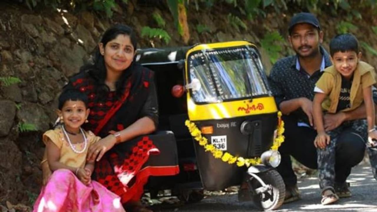 ഏയ് ഓട്ടോ; ഈ 'സുന്ദരി' സുധിയുടേതല്ല, അരുണിന്റെ മക്കളുടെ കളിപ്പാട്ടമാണ് ഏയ് ഓട്ടോ; ഈ 'സുന്ദരി' സുധിയുടേതല്ല, അരുണിന്റെ മക്കളുടെ കളിപ്പാട്ടമാണ്