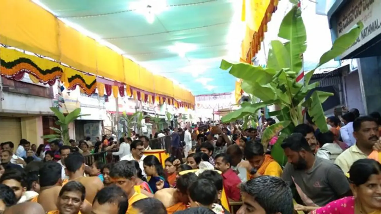 ಕೊಪ್ಪಳ: ಚನ್ನಬಸವ ಜಾತ್ರಾಮಹೋತ್ಸವದಲ್ಲಿ ಅಪಶಕುನ, ಗಂಗಾವತಿಗೆ ಕಾದಿದೆಯಾ ಕಂಟಕ? ಕೊಪ್ಪಳ: ಚನ್ನಬಸವ ಜಾತ್ರಾಮಹೋತ್ಸವದಲ್ಲಿ ಅಪಶಕುನ, ಗಂಗಾವತಿಗೆ ಕಾದಿದೆಯಾ ಕಂಟಕ?