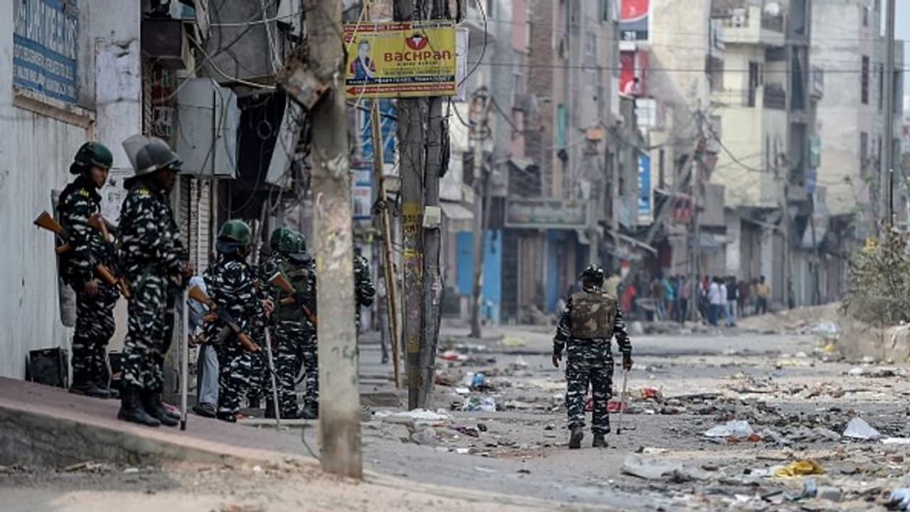 'বন্ধ করুন নাহলে আমরা করব', সিএএ বিক্ষোভ নিয়ে শীর্ষ আদালতে জোর ধাক্কা যোগী সরকারের 'বন্ধ করুন নাহলে আমরা করব', সিএএ বিক্ষোভ নিয়ে শীর্ষ আদালতে জোর ধাক্কা যোগী সরকারের