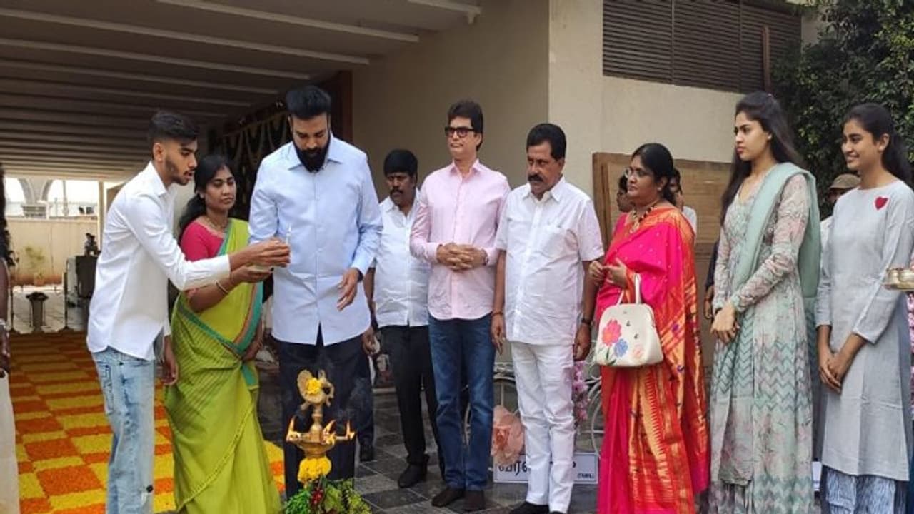 ಬಳ್ಳಾರಿ: ಸಚಿವ ಶ್ರೀರಾಮುಲು ಮನೆಯಲ್ಲಿ ಮಗಳ ಮದುವೆ ಸಂಭ್ರಮ ಬಳ್ಳಾರಿ: ಸಚಿವ ಶ್ರೀರಾಮುಲು ಮನೆಯಲ್ಲಿ ಮಗಳ ಮದುವೆ ಸಂಭ್ರಮ