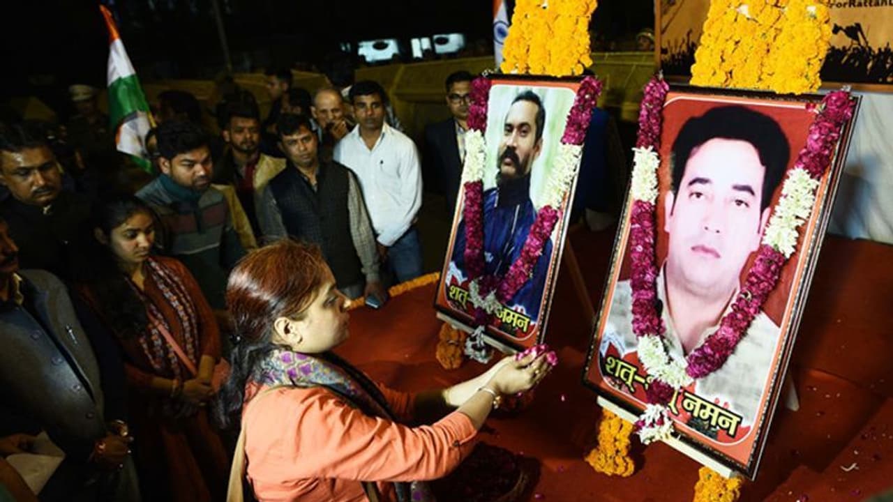 ఢిల్లీ అల్లర్లు: ఐబీ అధికారి హత్య.. పోస్ట్ మార్టంలో ఏంతేలిందంటే...