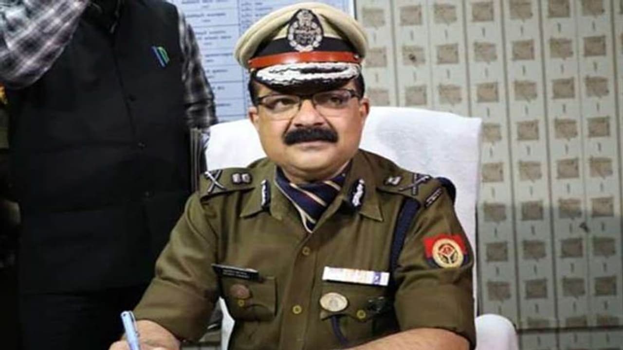 क्राइम कंट्रोल पर सख्त लखनऊ पुलिस कमिश्नर, 7 ACP का बदला गया क्षेत्र क्राइम कंट्रोल पर सख्त लखनऊ पुलिस कमिश्नर, 7 ACP का बदला गया क्षेत्र