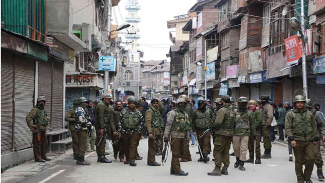 டெல்லி கலவரத்தில் வெட்டவெளிச்சமாகும் போலீஸாரின் அலட்சியம்… ! டெல்லி கலவரத்தில் வெட்டவெளிச்சமாகும் போலீஸாரின் அலட்சியம்… !