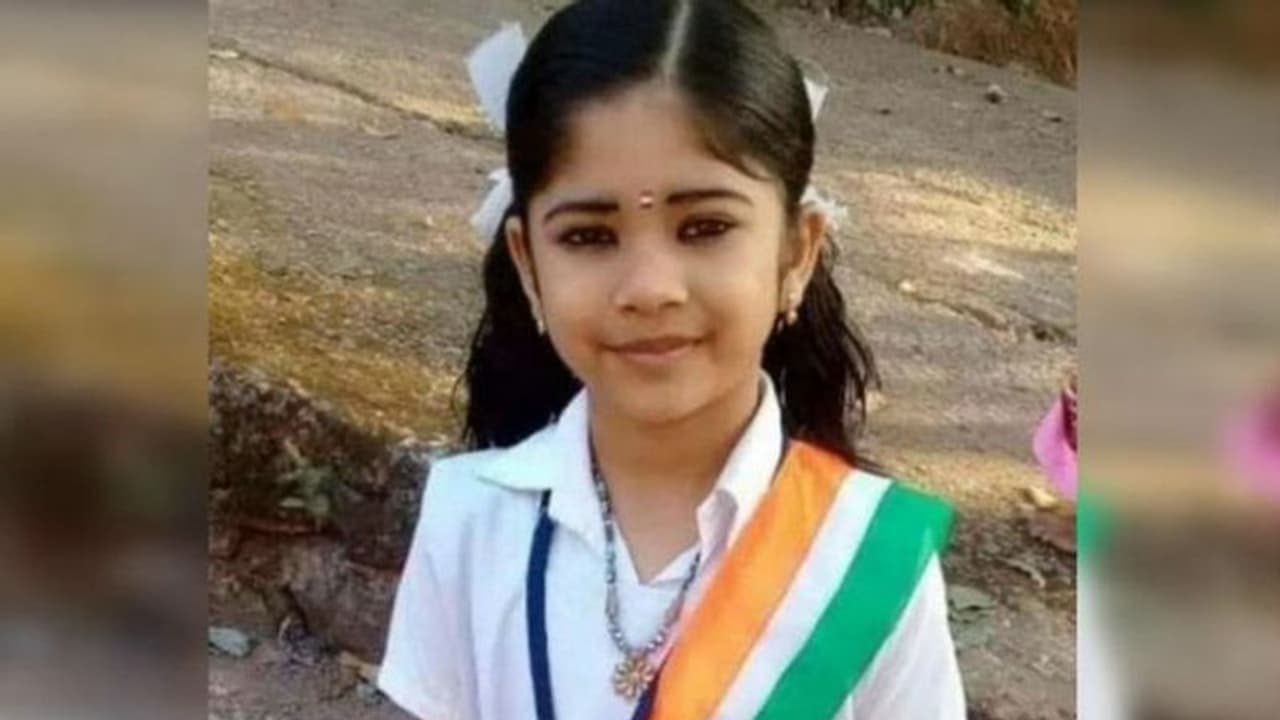 ദേവനന്ദയുടെ മൃതദേഹം തിരുവനന്തപുരത്തെത്തിച്ചു; പോസ്റ്റുമോര്ട്ടം ആരംഭിച്ചു ദേവനന്ദയുടെ മൃതദേഹം തിരുവനന്തപുരത്തെത്തിച്ചു; പോസ്റ്റുമോര്ട്ടം ആരംഭിച്ചു