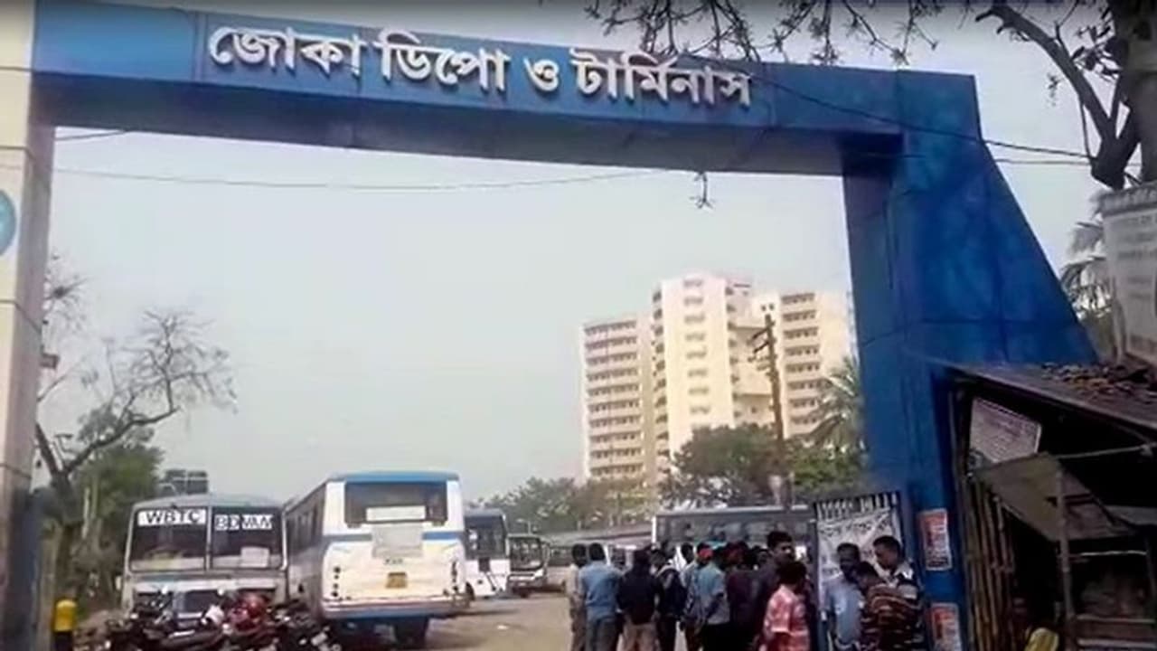 জোকার বাস ডিপোয় কর্মবিরতি, প্রায় বিপর্যস্ত সরকারি পরিবেষা জোকার বাস ডিপোয় কর্মবিরতি, প্রায় বিপর্যস্ত সরকারি পরিবেষা