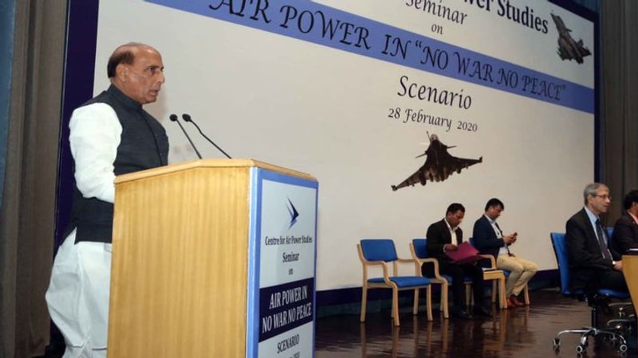 राजनाथ सिंह ने कहा, बालाकोट हवाई हमलों से भारत ने आतंकवाद को दिया स्पष्ट संदेश राजनाथ सिंह ने कहा, बालाकोट हवाई हमलों से भारत ने आतंकवाद को दिया स्पष्ट संदेश