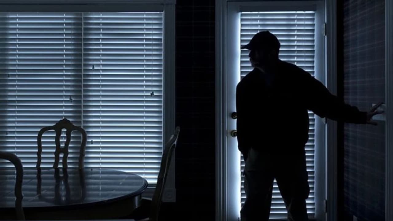 ಆಹಾ... ತಂಪಾದ ಎಸಿ ಗಾಳಿಗೆ ಕನ್ನ ಹಾಕಲು ಹೊರಟ ಮನೆಯಲ್ಲೇ ನಿದ್ದೆಗೆ ಜಾರಿದ ಕಳ್ಳ! ಆಹಾ... ತಂಪಾದ ಎಸಿ ಗಾಳಿಗೆ ಕನ್ನ ಹಾಕಲು ಹೊರಟ ಮನೆಯಲ್ಲೇ ನಿದ್ದೆಗೆ ಜಾರಿದ ಕಳ್ಳ!