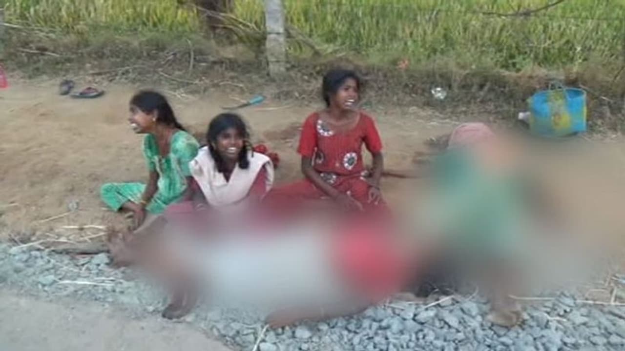 அரிவாளில் ரத்தம் சொட்டச் சொட்ட 3 பேர் கொடூர கொலை... குற்றவாளி முத்துராஜூக்கு நீதிமன்றம் பரபரப்பு தீர்ப்பு..! அரிவாளில் ரத்தம் சொட்டச் சொட்ட 3 பேர் கொடூர கொலை... குற்றவாளி முத்துராஜூக்கு நீதிமன்றம் பரபரப்பு தீர்ப்பு..!