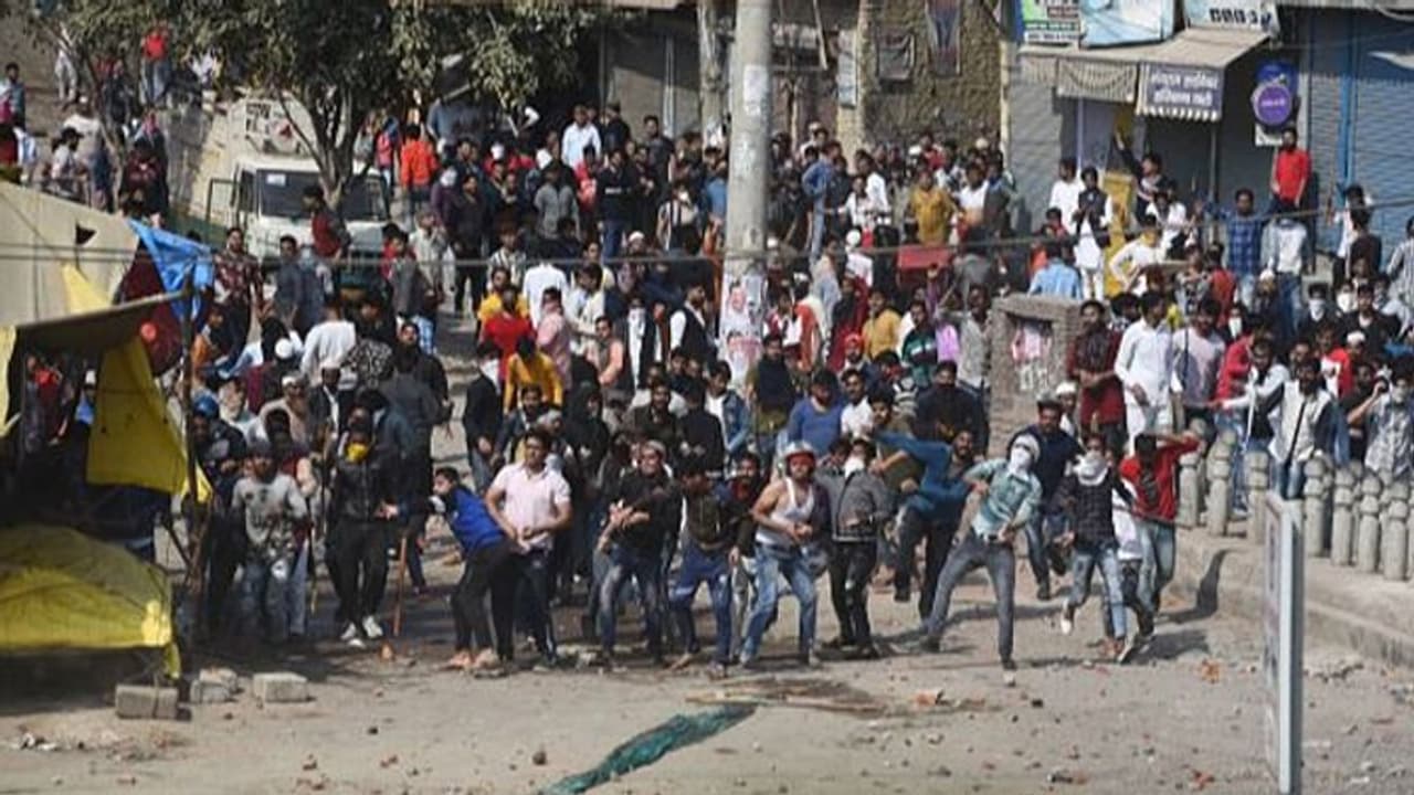 டெல்லி கலவரத்தை கழுவி ஊற்றிய ஐநா மன்றம்...!! கையாலாகாத போலீஸ் என கேலி பேச்சு...!!