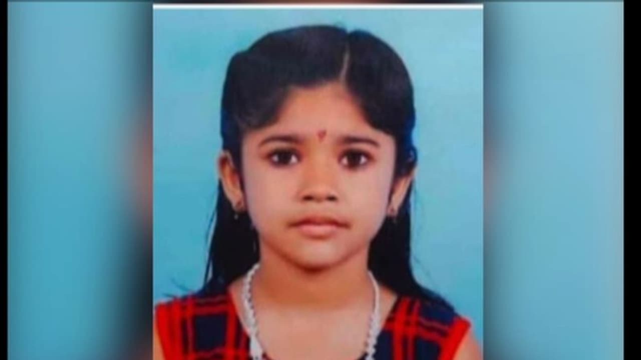 ദേവനന്ദ മുങ്ങിമരിച്ചത് മൃതദേഹം കണ്ടെത്തിയ ബണ്ടിന് സമീപമല്ലെന്ന് ഫോറൻസിക് സംഘം ദേവനന്ദ മുങ്ങിമരിച്ചത് മൃതദേഹം കണ്ടെത്തിയ ബണ്ടിന് സമീപമല്ലെന്ന് ഫോറൻസിക് സംഘം