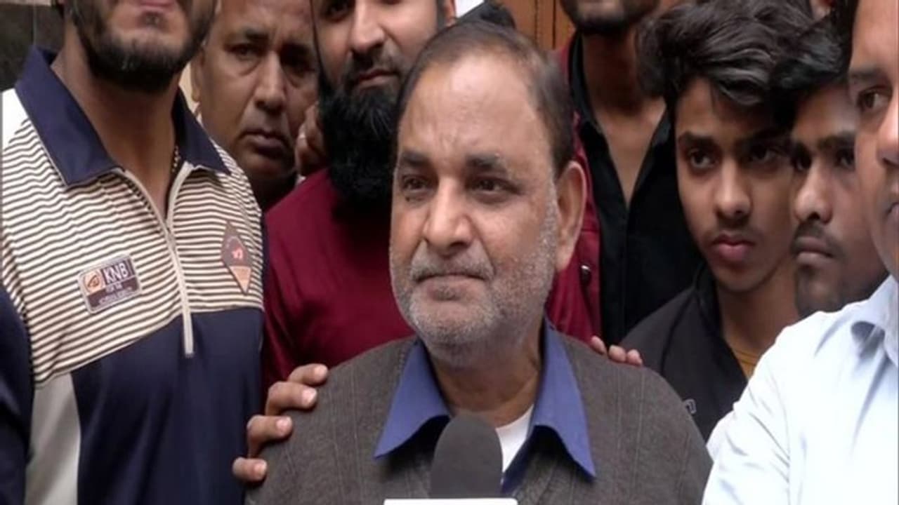 দিল্লির হিংসায় সম্প্রীতির ছবি, মুস্তফবাদে মুসলিম পরিবার রক্ষা করল ব্রাহ্মণ পরিবারকে দিল্লির হিংসায় সম্প্রীতির ছবি, মুস্তফবাদে মুসলিম পরিবার রক্ষা করল ব্রাহ্মণ পরিবারকে