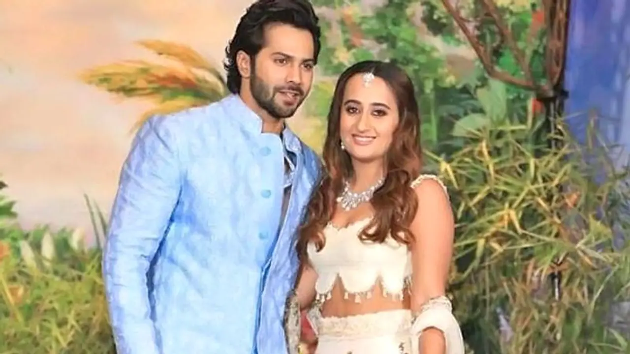 Here's how Varun Dhawan helped girlfriend Natasha Dalal to pose for the camera, watch video