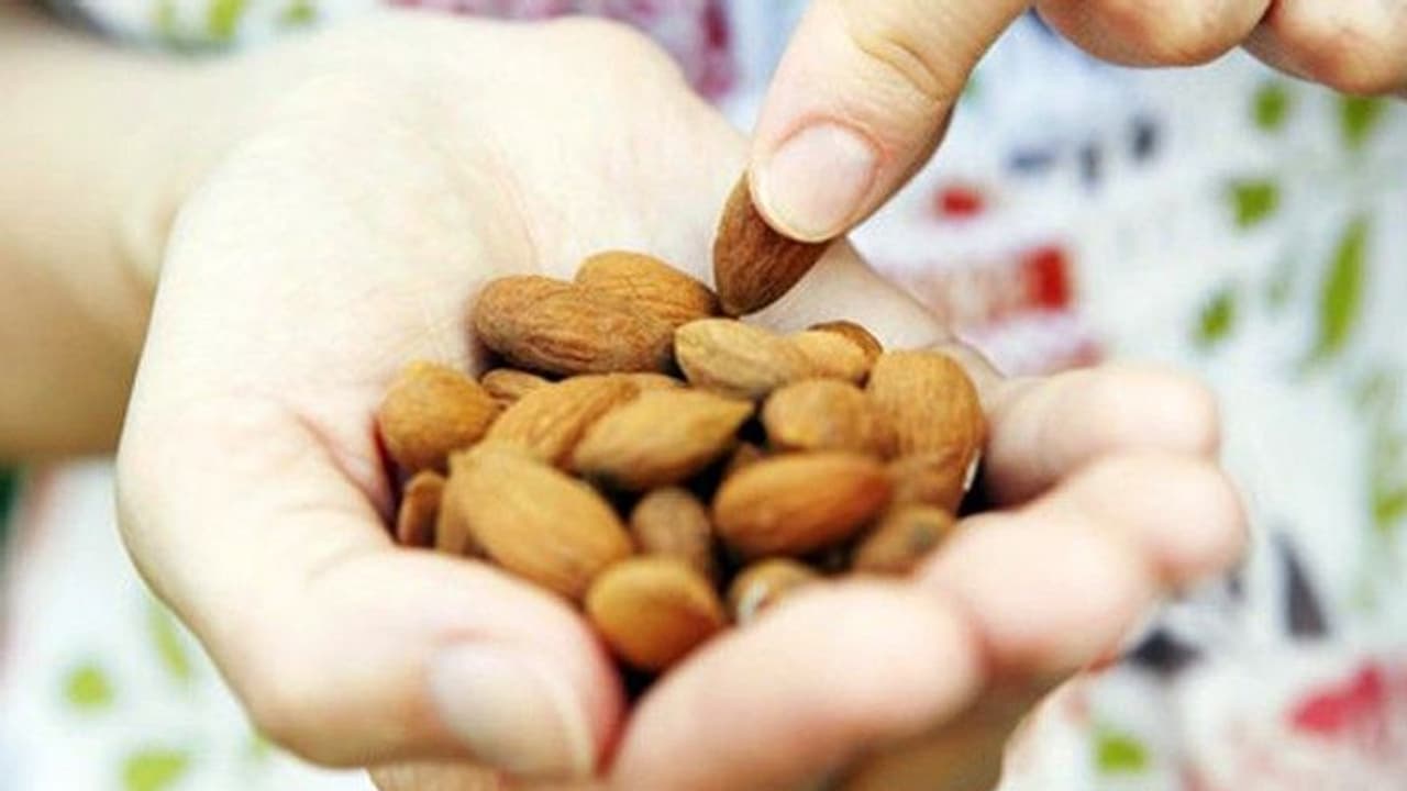 ബദാം കഴിച്ചാൽ ഇത്രയും ഗുണങ്ങളോ...? ബദാം കഴിച്ചാൽ ഇത്രയും ഗുണങ്ങളോ...?