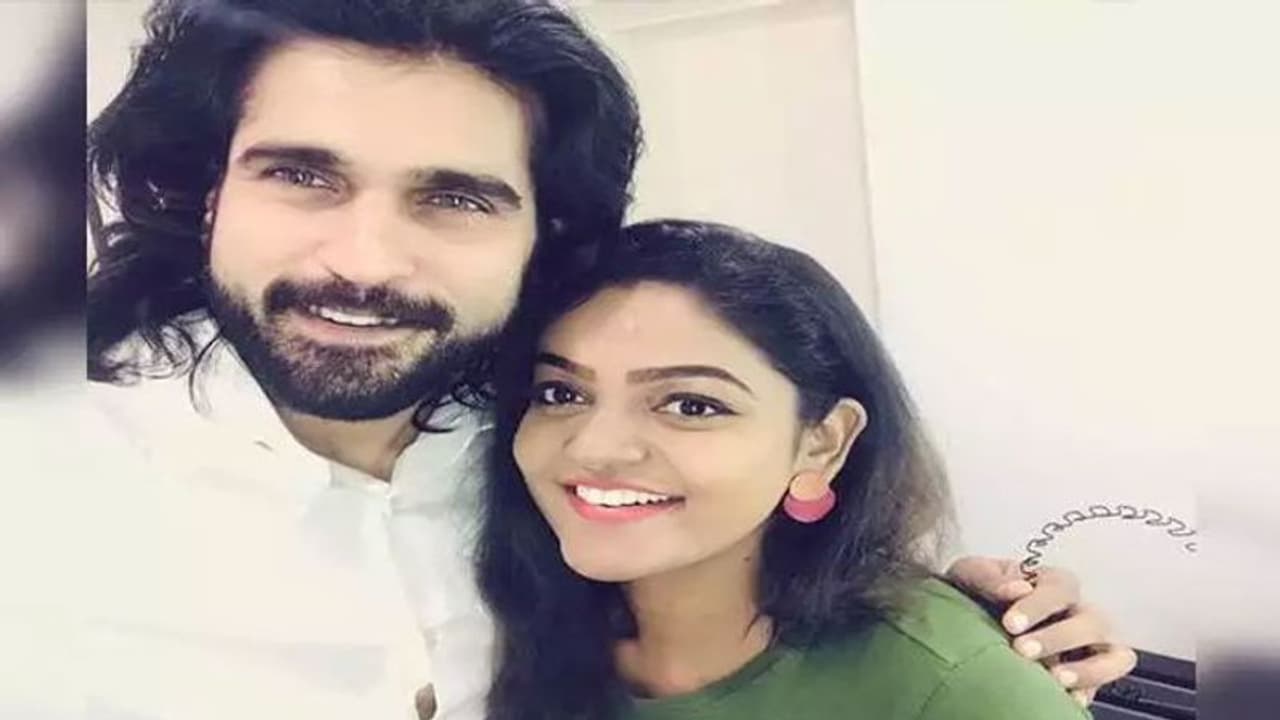 సినిమా ఛాన్స్ కొట్టేసిన వంటలక్క.. ఫోటోలతో హల్చల్!