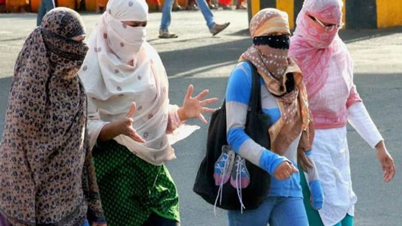 উচ্চ মাধ্যমিক পরীক্ষার্থীরা ছাতা ব্যবহার করুন, ৭২ ঘন্টা চরম অস্বস্তিকর আবহাওয়ার সতর্কতা কলকাতায় উচ্চ মাধ্যমিক পরীক্ষার্থীরা ছাতা ব্যবহার করুন, ৭২ ঘন্টা চরম অস্বস্তিকর আবহাওয়ার সতর্কতা কলকাতায়