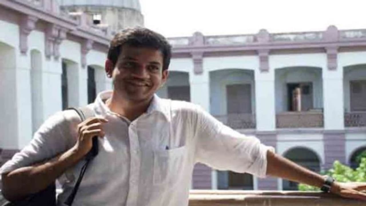 দিল্লিতে হিংসা, প্রধানমন্ত্রীর বিরুদ্ধে ফেসবুকে পোস্ট দিয়ে গ্রেফতার অধ্যাপক দিল্লিতে হিংসা, প্রধানমন্ত্রীর বিরুদ্ধে ফেসবুকে পোস্ট দিয়ে গ্রেফতার অধ্যাপক