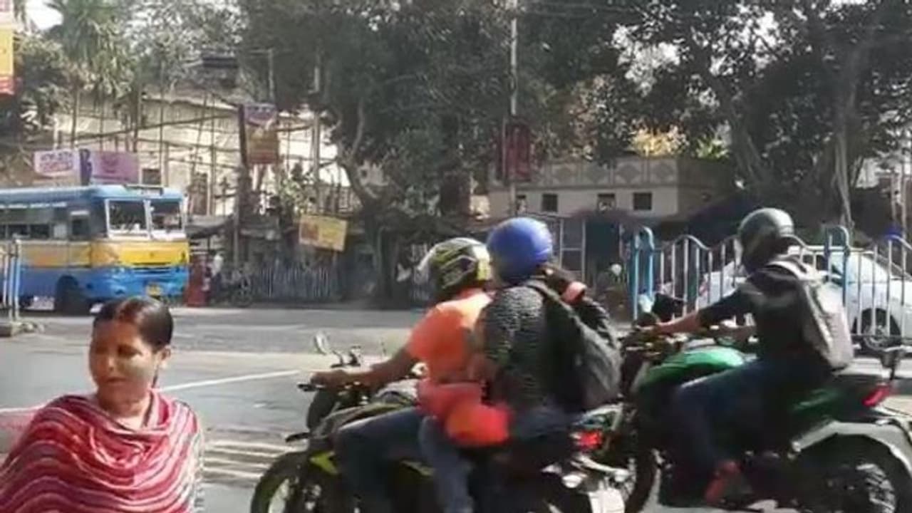 পুজো দেওয়া হল না কালীঘাটে, বেপরোয়া গাড়ির বলি দর্শনার্থী