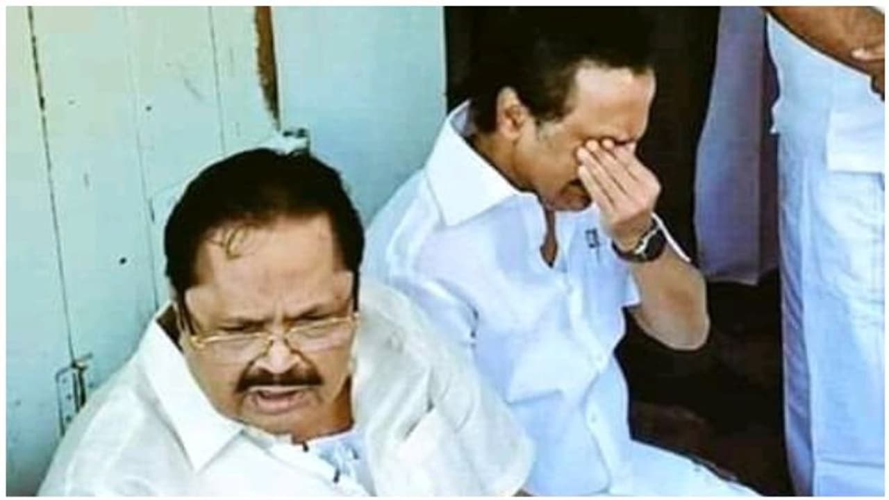 கண்ணீர் விட்டு கதறி கதறி அழுத மு.க.ஸ்டாலின்... சோகத்தில் திமுக தொண்டர்கள்..! கண்ணீர் விட்டு கதறி கதறி அழுத மு.க.ஸ்டாலின்... சோகத்தில் திமுக தொண்டர்கள்..!