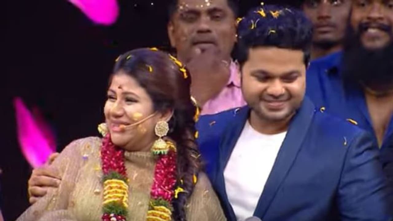 கர்ப்பமாக இருக்கும் ஆலியாவிற்கு இன்ப அதிர்ச்சி கொடுத்த விஜய் டிவி! குலுங்கி குலுங்கி அழுத நெகிழ்ச்சி சம்பவம்! கர்ப்பமாக இருக்கும் ஆலியாவிற்கு இன்ப அதிர்ச்சி கொடுத்த விஜய் டிவி! குலுங்கி குலுங்கி அழுத நெகிழ்ச்சி சம்பவம்!