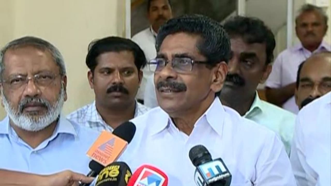 കൊവിഡ് 19: മദ്യശാലകളും അടച്ചുപൂട്ടണമെന്ന് കെപിസിസി കൊവിഡ് 19: മദ്യശാലകളും അടച്ചുപൂട്ടണമെന്ന് കെപിസിസി