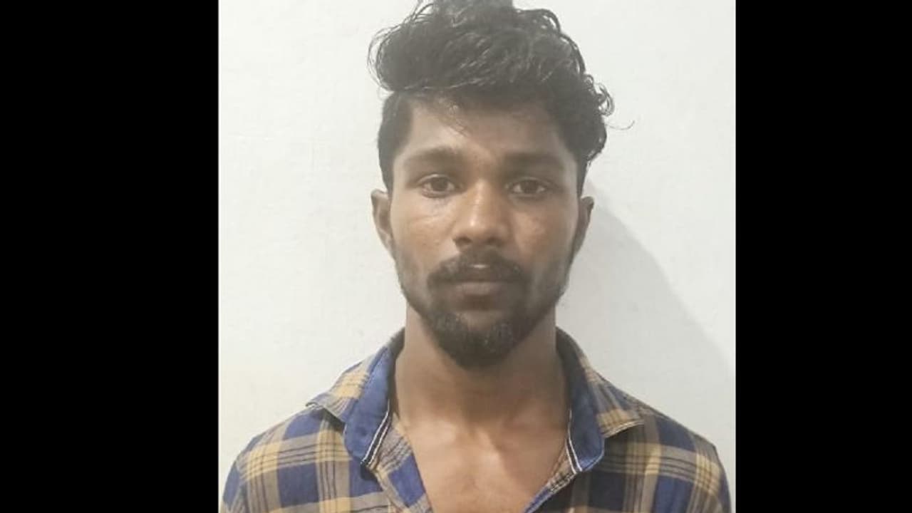 ബൈക്കിലെത്തി മോഷണം; 24 മണിക്കൂറിനുള്ളിൽ പ്രതിയെ പിടികൂടി കടയ്ക്കാവൂർ പൊലീസ് ബൈക്കിലെത്തി മോഷണം; 24 മണിക്കൂറിനുള്ളിൽ പ്രതിയെ പിടികൂടി കടയ്ക്കാവൂർ പൊലീസ്