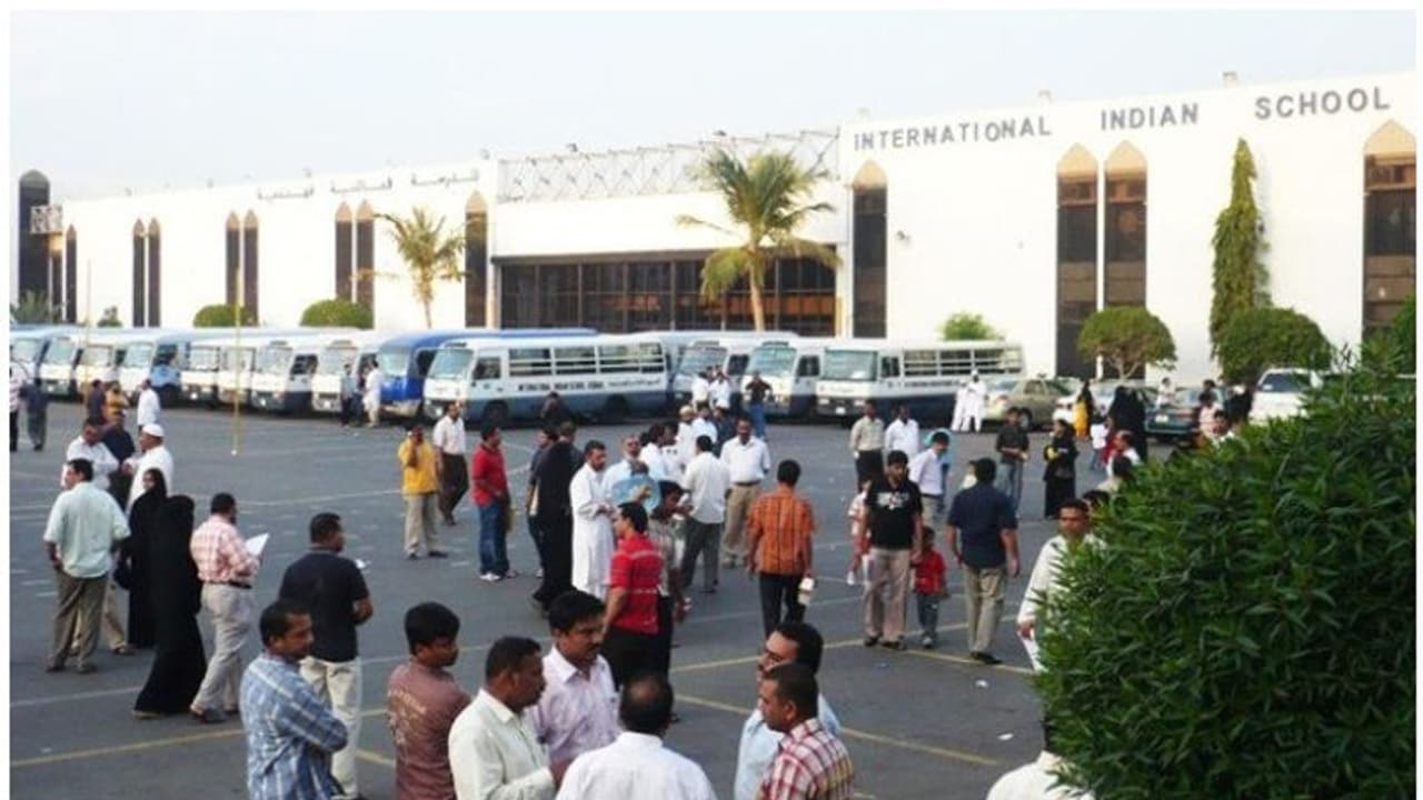 അധ്യാപക ദമ്പതികളുടെ മരണം; ജിദ്ദ ഇന്ത്യന് സ്കൂളിന് അവധി അധ്യാപക ദമ്പതികളുടെ മരണം; ജിദ്ദ ഇന്ത്യന് സ്കൂളിന് അവധി