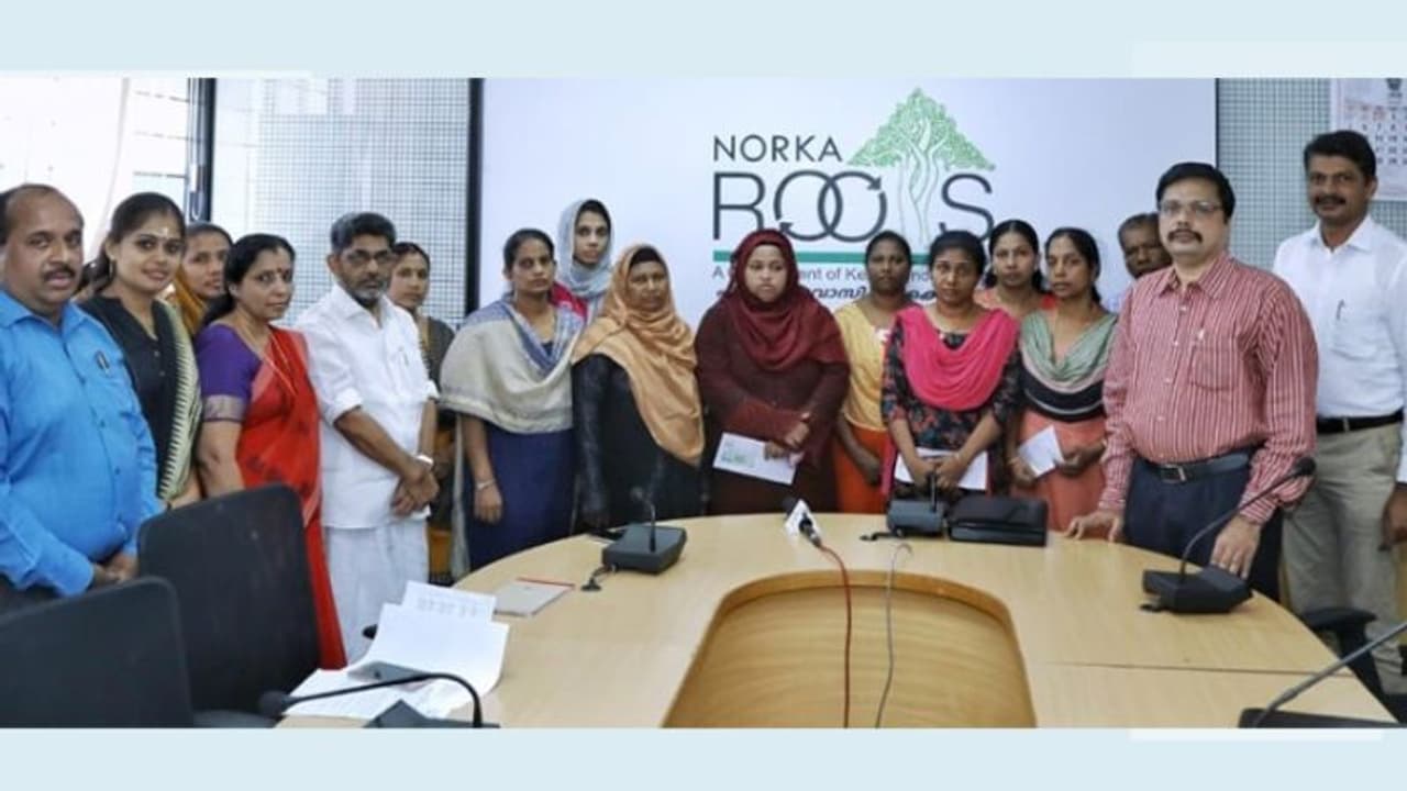 അപകടങ്ങളില്‍ മരിച്ച പ്രവാസി മലയാളികള്‍ക്കുള്ള ഇന്‍ഷുറന്‍സ് തുക വിതരണം ചെയ്തു