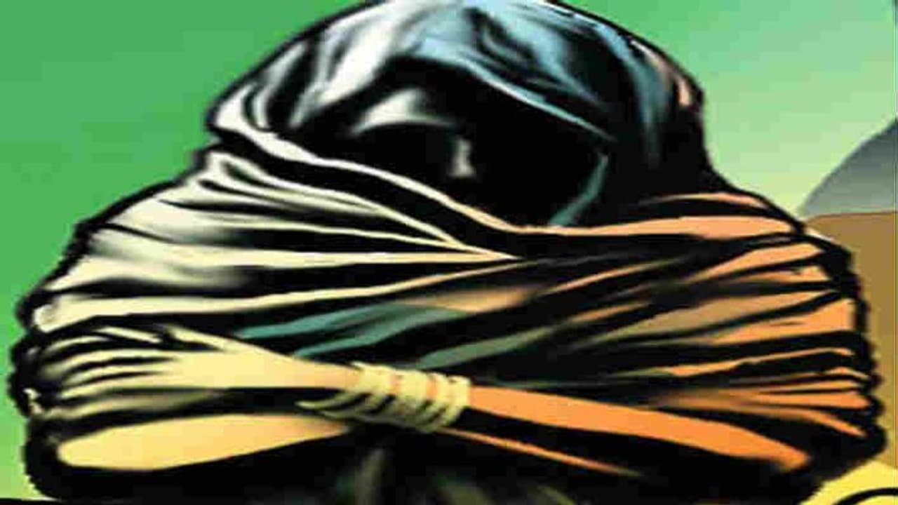 जेल से 50 करोड़ का ड्रग कारोबार करती है यह लेडी डॉन, हर महीने तनख्वाह में बांटती है 25 लाख जेल से 50 करोड़ का ड्रग कारोबार करती है यह लेडी डॉन, हर महीने तनख्वाह में बांटती है 25 लाख