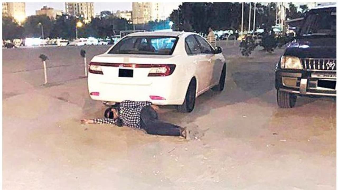 കുവൈത്തില്‍ മദ്യപിച്ച് വഴിയില്‍ കിടന്ന ഇന്ത്യക്കാരന്‍ പരിഭ്രാന്തി പരത്തി