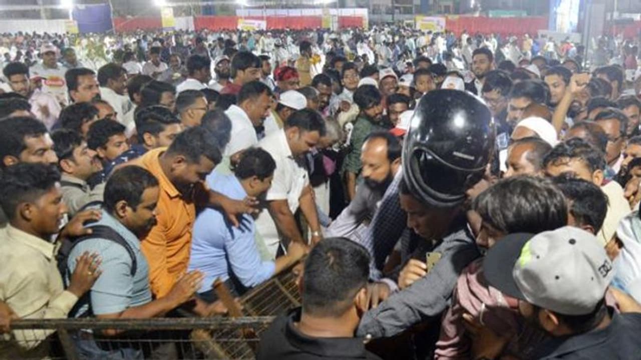 రూ.30కే అన్లిమిటెడ్ చికెన్... 1000 కిలోల ‘‘ముక్క’’ని ఊదేశారు రూ.30కే అన్లిమిటెడ్ చికెన్... 1000 కిలోల ‘‘ముక్క’’ని ఊదేశారు