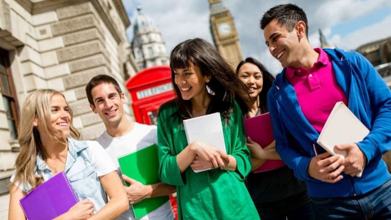 दुनिया के ऐसे देश जहां पढ़ने एक रुपए भी नहीं लगती फीस, नौकरी जाने पर हर महीने सैलरी देती है सरकार