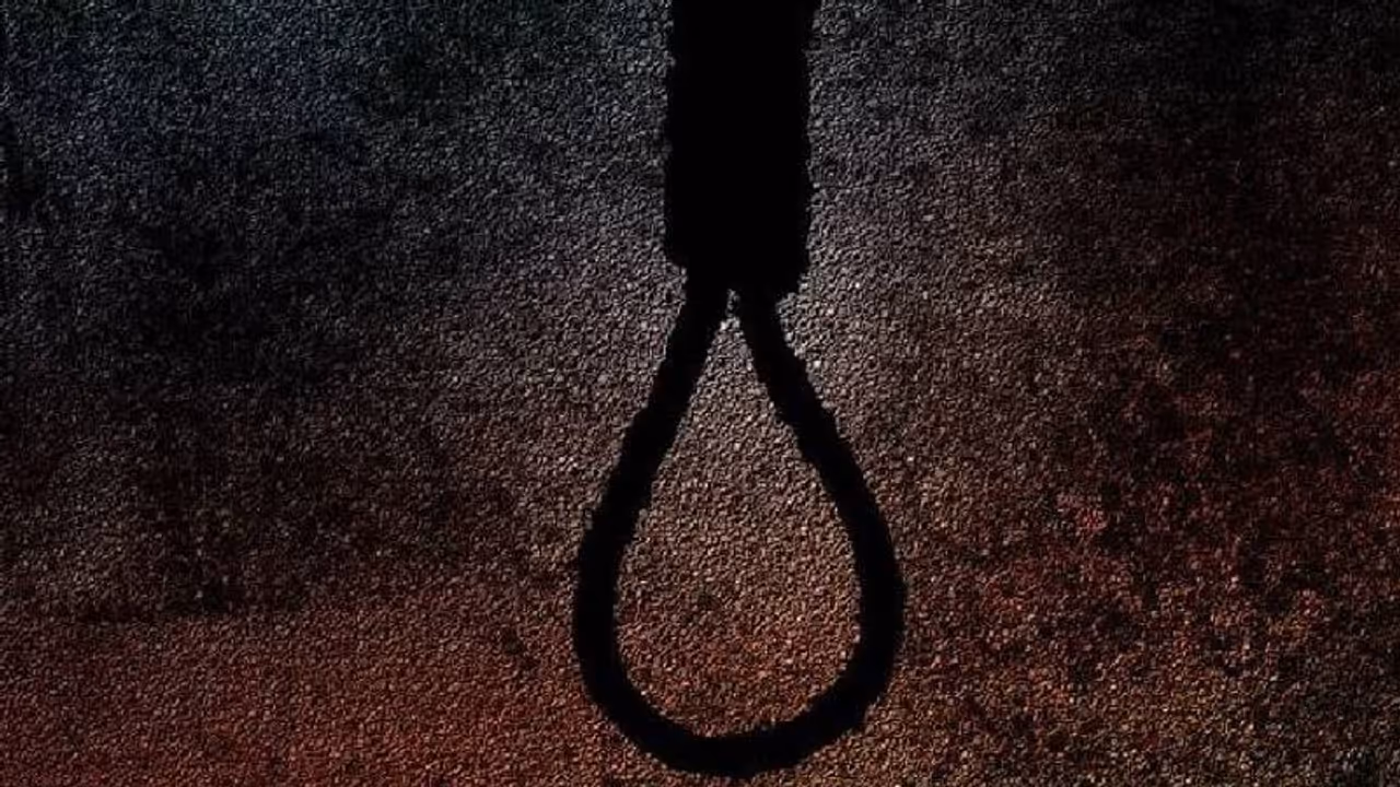 വിധി പ്രസ്താവിക്കാനിരിക്കെ പരാതിക്കാരിയുടെ വീട്ടുമുറ്റത്ത് പ്രതി തൂങ്ങിമരിച്ചു