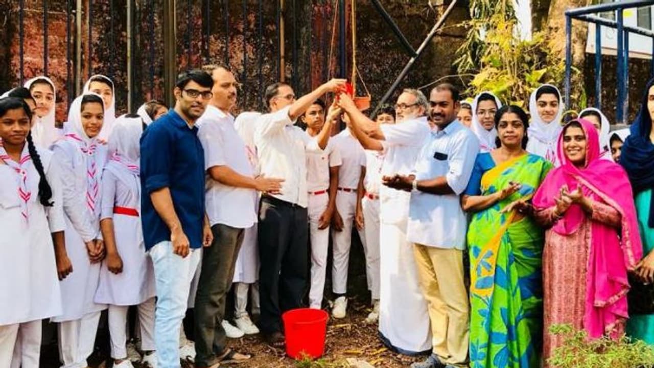 പറവകൾക്കൊരു 'തണ്ണീർ കുടം പദ്ധതി'യുമായി ജൂനിയർ റെഡ് ക്രോസ്സ് പറവകൾക്കൊരു 'തണ്ണീർ കുടം പദ്ധതി'യുമായി ജൂനിയർ റെഡ് ക്രോസ്സ്