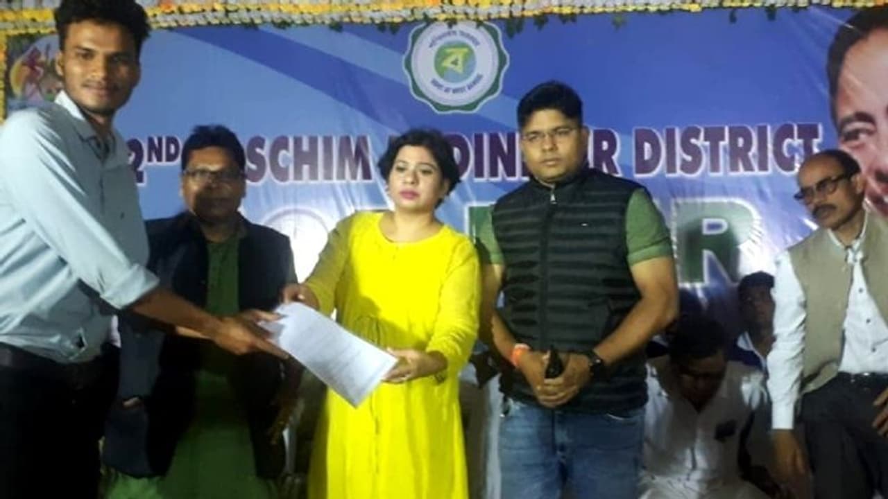 আগের তুলনায় দ্বিগুন, পশ্চিম মেদিনীপুরে জব ফেয়ারে চাকরি পেলেন ৩০৮ জন আগের তুলনায় দ্বিগুন, পশ্চিম মেদিনীপুরে জব ফেয়ারে চাকরি পেলেন ৩০৮ জন