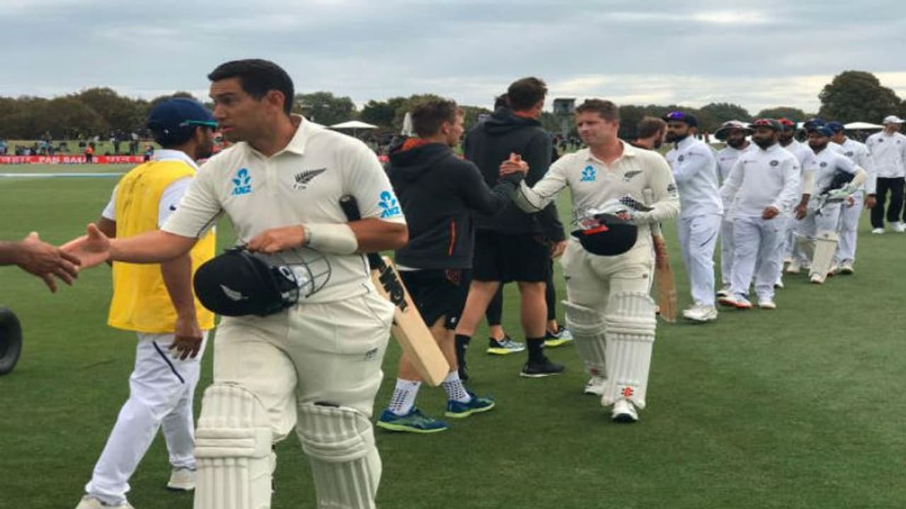 ವೈಟ್ವಾಷ್: ಕಿವೀಸ್ ಟೆಸ್ಟ್ನಲ್ಲೂ ಟೀಂ ಇಂಡಿಯಾಗೆ ಮುಖಭಂಗ ವೈಟ್ವಾಷ್: ಕಿವೀಸ್ ಟೆಸ್ಟ್ನಲ್ಲೂ ಟೀಂ ಇಂಡಿಯಾಗೆ ಮುಖಭಂಗ