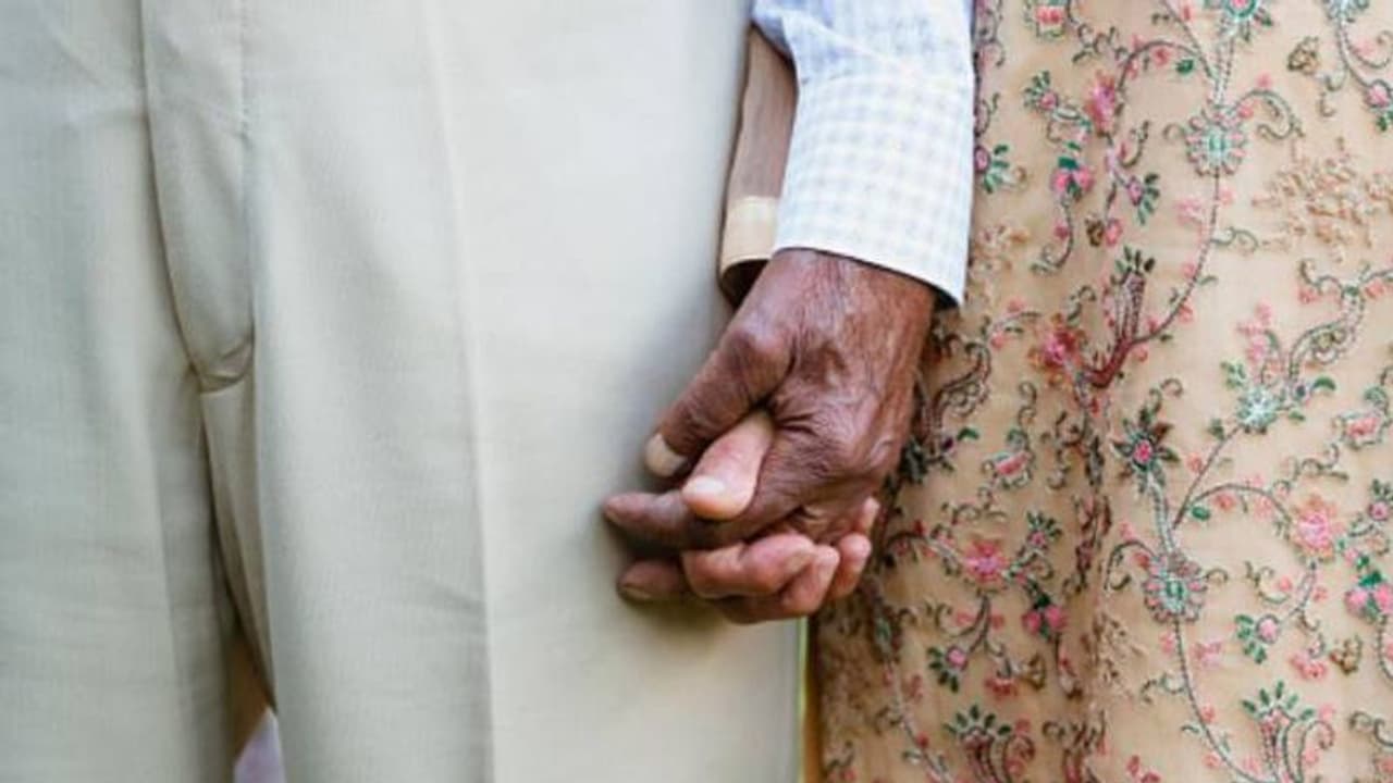 മക്കളുടെ വിവാഹത്തിന് മുമ്പ് ഒളിച്ചോടിയവര് വീണ്ടും ഒളിച്ചോടി, ഇത്തവണ പരാതി നല്കാതെ ബന്ധുക്കള് മക്കളുടെ വിവാഹത്തിന് മുമ്പ് ഒളിച്ചോടിയവര് വീണ്ടും ഒളിച്ചോടി, ഇത്തവണ പരാതി നല്കാതെ ബന്ധുക്കള്