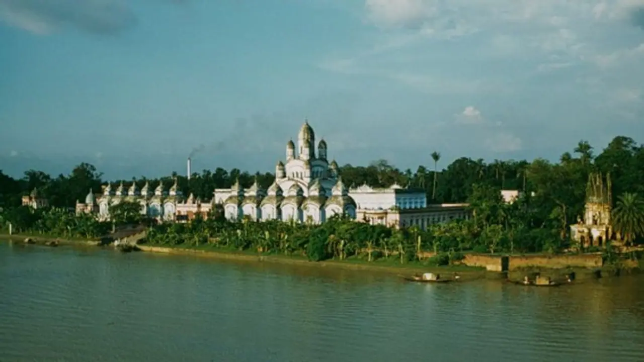 দুর্গাপুজোয় সমৃদ্ধি লাভে অবিশ্বাস্য ফল পেতে, কাজে লাগান ঘরে থাকা গঙ্গাজল দুর্গাপুজোয় সমৃদ্ধি লাভে অবিশ্বাস্য ফল পেতে, কাজে লাগান ঘরে থাকা গঙ্গাজল