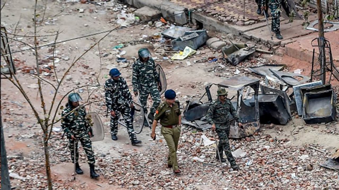 দিল্লিতে হিংসার গুজব, আতঙ্কে তিন হাজারেরও বেশি ফোন পুলিশকে দিল্লিতে হিংসার গুজব, আতঙ্কে তিন হাজারেরও বেশি ফোন পুলিশকে