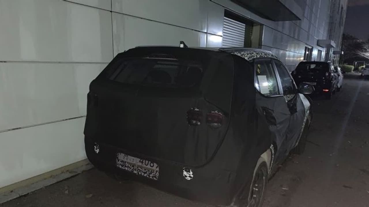 പരീക്ഷണയോട്ടത്തിനിടെ ക്യാമറയില്‍ കുടുങ്ങി കിയ മൂന്നാമന്‍