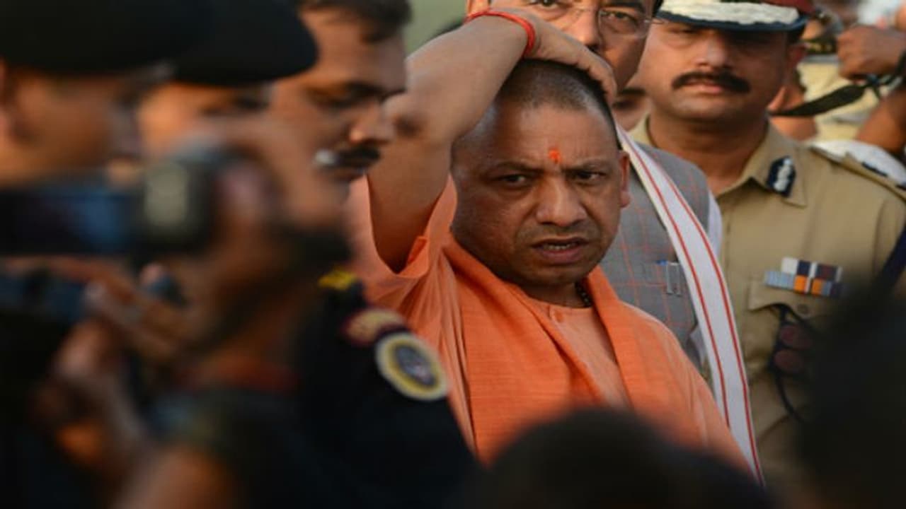 പൗരത്വപ്രതിഷേധക്കാരുടെ ചിത്രമടങ്ങിയ ഫ്ളക്സ് ബോർഡ്; യോഗി സർക്കാരിന് തിരിച്ചടി, നീക്കം ചെയ്യാൻ കോടതി ഉത്തരവ് പൗരത്വപ്രതിഷേധക്കാരുടെ ചിത്രമടങ്ങിയ ഫ്ളക്സ് ബോർഡ്; യോഗി സർക്കാരിന് തിരിച്ചടി, നീക്കം ചെയ്യാൻ കോടതി ഉത്തരവ്