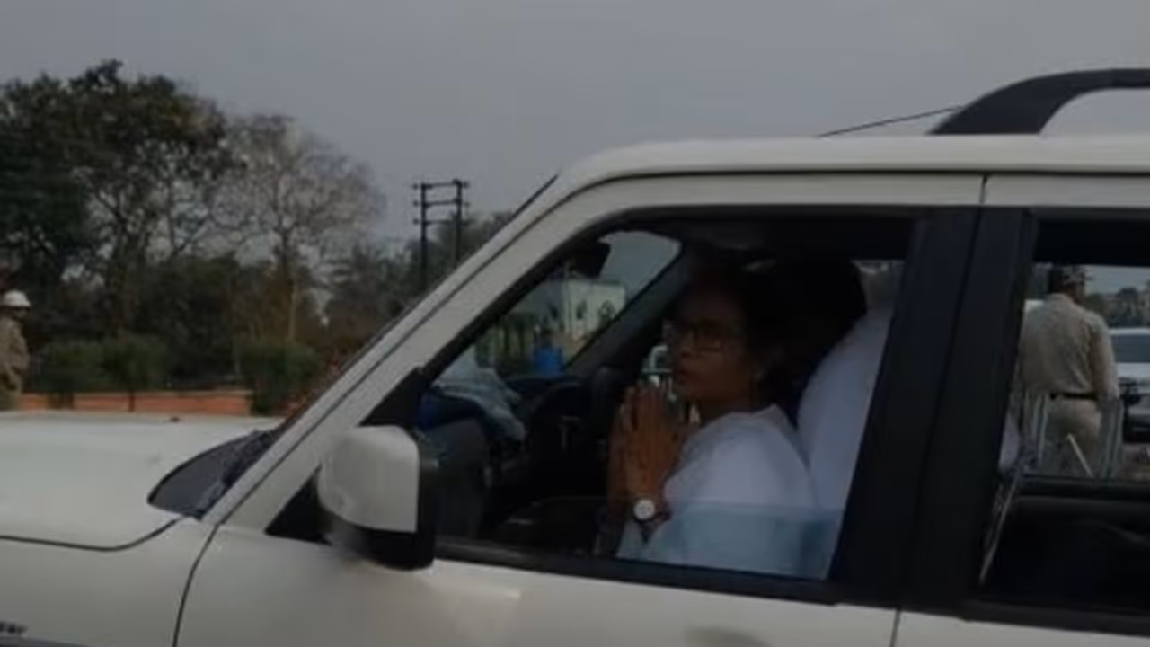 कोलकाता निकाय में बंपर जीत के बाद, इन नगर निगमों में 22 जनवरी को वोटिंग का ऐलान, जानिए कहां कब होगा मतदान कोलकाता निकाय में बंपर जीत के बाद, इन नगर निगमों में 22 जनवरी को वोटिंग का ऐलान, जानिए कहां कब होगा मतदान