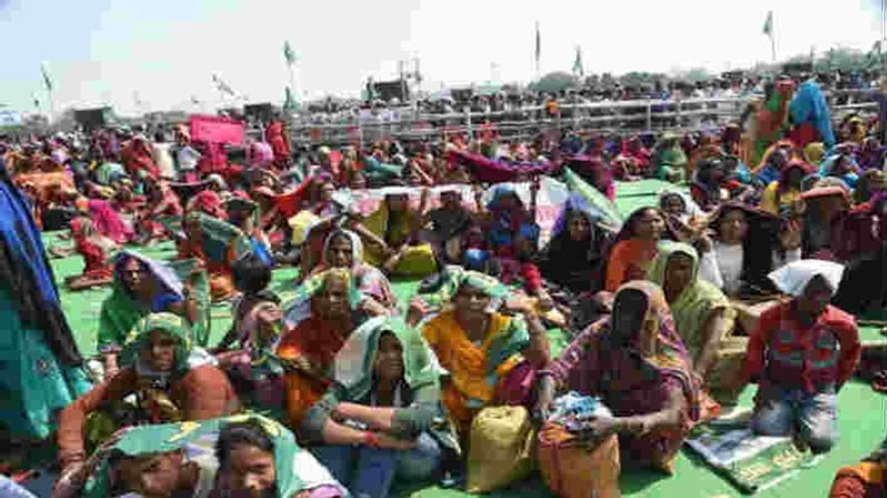 नीतीश की रैली में आई महिलाओं ने खोली शराबबंदी की पोल, बोलीं हर जगह मिल रही शराब, देखें Video नीतीश की रैली में आई महिलाओं ने खोली शराबबंदी की पोल, बोलीं हर जगह मिल रही शराब, देखें Video