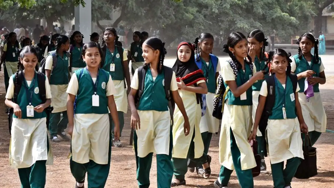 தென்மாவட்டங்களுக்கு நாளை உள்ளூர் விடுமுறை அறிவிப்பு..! தென்மாவட்டங்களுக்கு நாளை உள்ளூர் விடுமுறை அறிவிப்பு..!