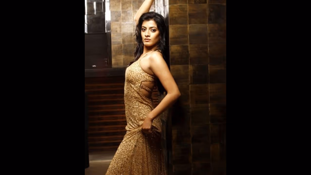 దయచేసి ఆ సినిమా చూడండి.. కరోనాపై ఫైర్ బ్రాండ్ లేడి కమెండ్స్ దయచేసి ఆ సినిమా చూడండి.. కరోనాపై ఫైర్ బ్రాండ్ లేడి కమెండ్స్