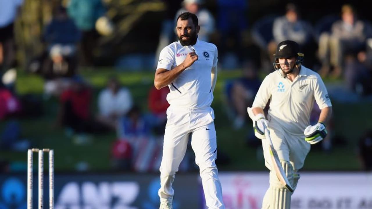 സെക്കന്ഡ് ഇന്നിംഗ്സ് സ്റ്റാറായിട്ടും ഷമി മൂന്നോവര് മാത്രമെറിയാനുള്ള കാരണം വ്യക്തമാക്കി ബിസിസിഐ സെക്കന്ഡ് ഇന്നിംഗ്സ് സ്റ്റാറായിട്ടും ഷമി മൂന്നോവര് മാത്രമെറിയാനുള്ള കാരണം വ്യക്തമാക്കി ബിസിസിഐ