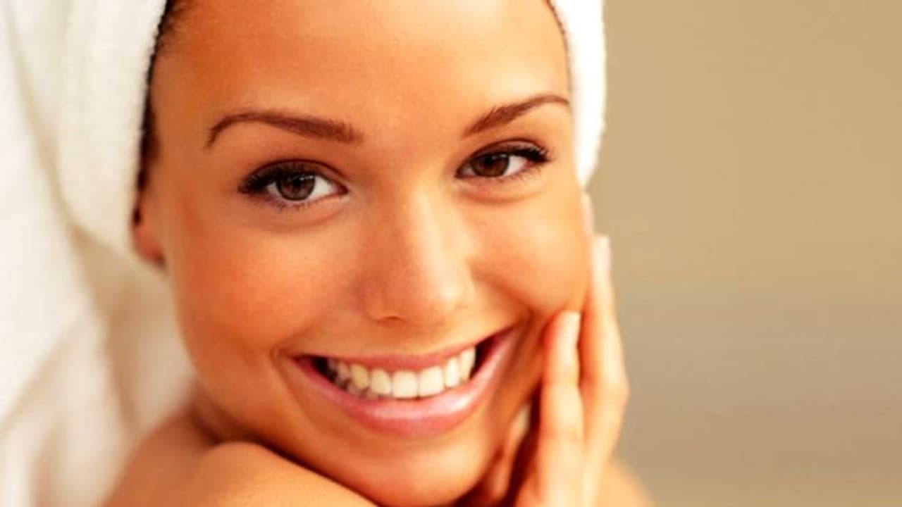 മുഖത്തെ കരുവാളിപ്പകറ്റാൻ ഇതാ മൂന്ന് ഈസി ടിപ്സ് മുഖത്തെ കരുവാളിപ്പകറ്റാൻ ഇതാ മൂന്ന് ഈസി ടിപ്സ്