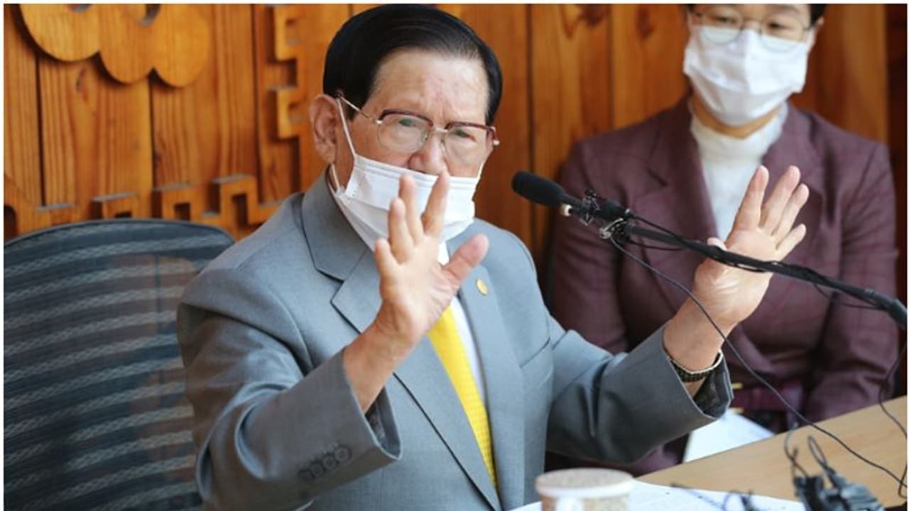 കൊറോണ തടയാന്‍ പാസ്റ്ററുടെ രോഗശാന്തി ശുശ്രൂഷ; പങ്കെടുത്ത 9000 പേര്‍ക്ക് രോഗലക്ഷണങ്ങള്‍, റിപ്പോര്‍ട്ട്