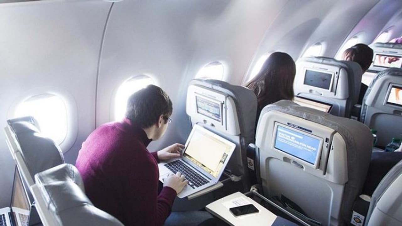 ವಿಮಾನದಲ್ಲಿ ನೋ ಇಂಟರ್ನೆಟ್ ಟೆನ್ಷನ್; ಸಿಗಲಿದೆ ವೈಫೈ! ವಿಮಾನದಲ್ಲಿ ನೋ ಇಂಟರ್ನೆಟ್ ಟೆನ್ಷನ್; ಸಿಗಲಿದೆ ವೈಫೈ!