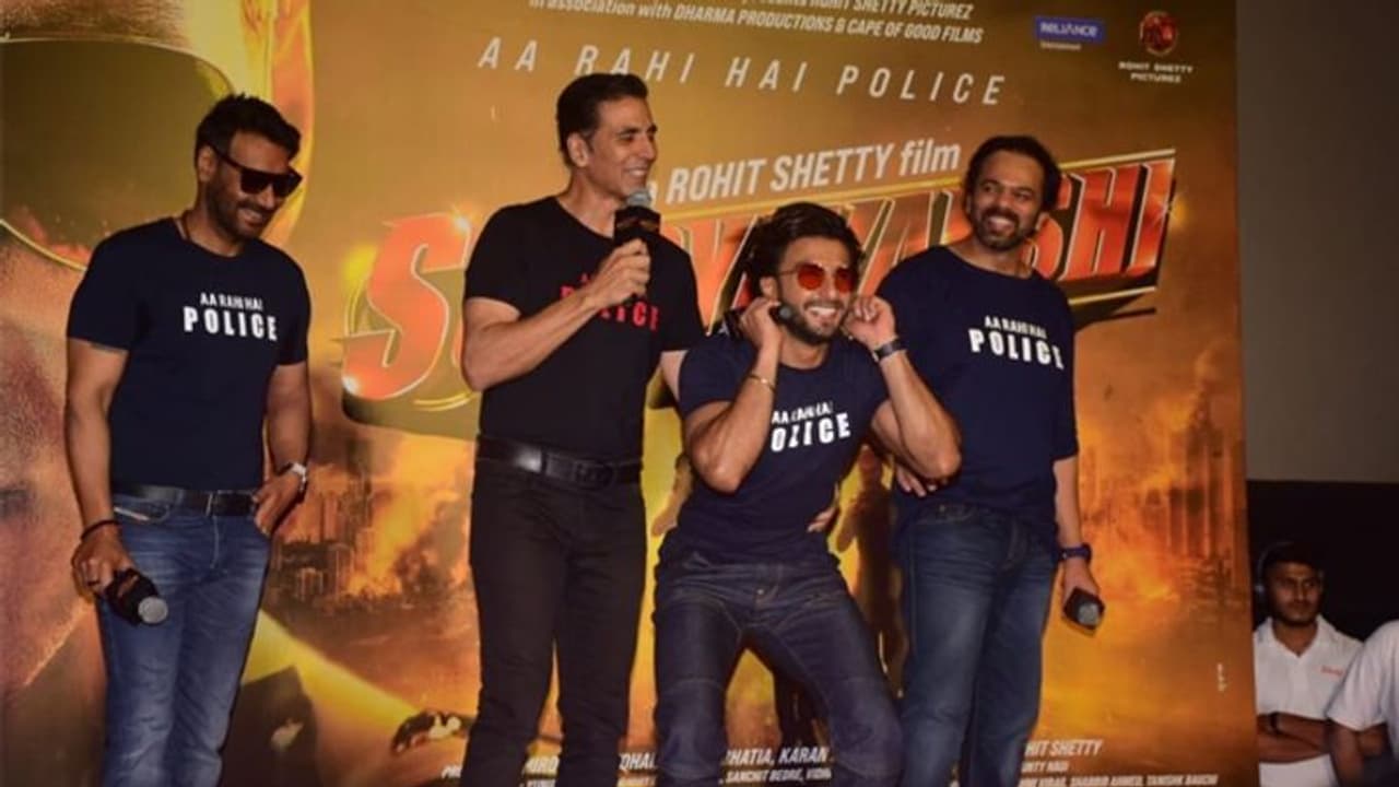 সাংবাদিক বৈঠকে পৌঁছতে দেরি, সকলের সামনে রণবীরকে এ কী করালেন অক্ষয় সাংবাদিক বৈঠকে পৌঁছতে দেরি, সকলের সামনে রণবীরকে এ কী করালেন অক্ষয়