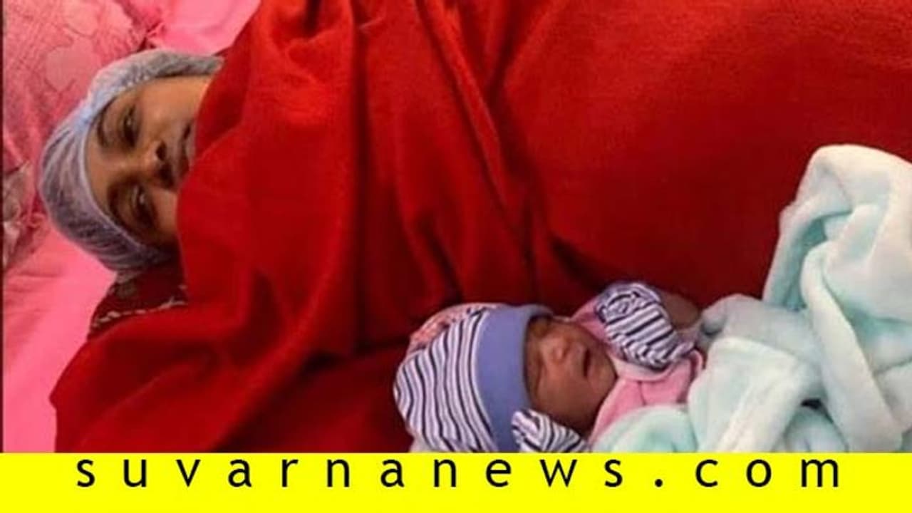 ಸರ್ಕಾರಿ ಆಸ್ಪತ್ರೆಯಲ್ಲಿ ಮಗುವಿಗೆ ಜನ್ಮ ನೀಡಿದ ಐಎಎಸ್ ಅಧಿಕಾರಿ ಸರ್ಕಾರಿ ಆಸ್ಪತ್ರೆಯಲ್ಲಿ ಮಗುವಿಗೆ ಜನ್ಮ ನೀಡಿದ ಐಎಎಸ್ ಅಧಿಕಾರಿ